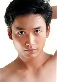 영화배우인 아드리안 세바스티안의 대표 이미지