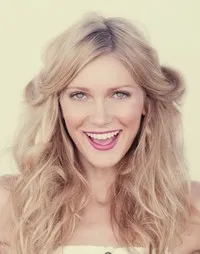 영화배우인 맥켄지 메이슨의 대표 이미지