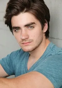 영화배우인 제프 애들러의 대표 이미지