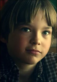 영화배우인 올라비 안제르보의 대표 이미지