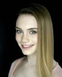 영화배우인 나탈리 라쿠신의 대표 이미지