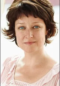 영화배우인 줄리 맥클레멘스의 대표 이미지