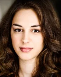 영화배우인 비키 파파도풀루의 대표 이미지