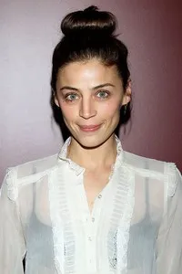 영화배우인 일세 살라스의 대표 이미지