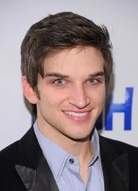 영화배우인 에반 조니케이트의 대표 이미지