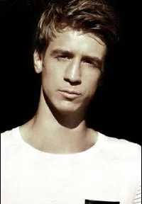 영화배우인 티모 데스캄프스의 대표 이미지