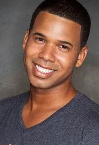 영화배우인 아이먼 크로슨의 대표 이미지