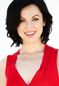 영화배우인 알렉산드라 흄의 대표 이미지