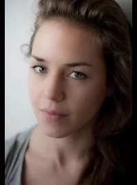 영화배우인 카밀라 뫼러의 대표 이미지