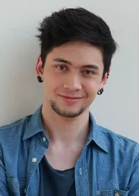 영화배우인 인타치 레오락웡의 대표 이미지