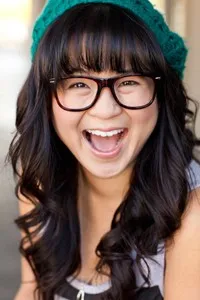 영화배우인 켈리 마리 트랜의 대표 이미지