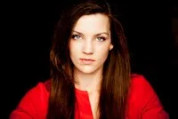 영화배우인 콜리 헨더슨의 대표 이미지