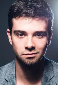 영화배우인 알렉스 해로치의 대표 이미지