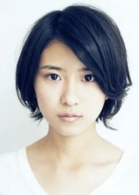 영화배우인 쿠로시마 유이나의 대표 이미지