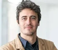 영화감독인 피프의 대표 이미지