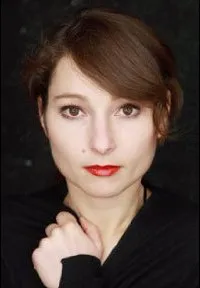 영화배우인 야니나 엘킨의 대표 이미지