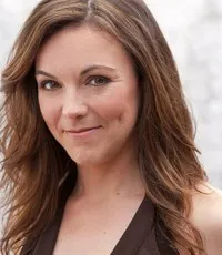 영화배우인 헤더 고놀의 대표 이미지