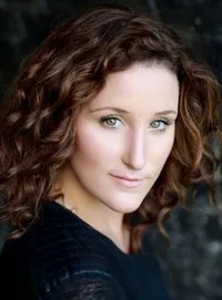 영화배우인 브로나 워의 대표 이미지