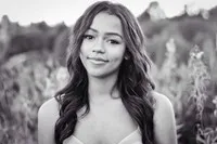 영화배우인 테일러 러셀의 대표 이미지