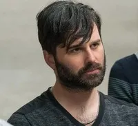 영화배우인 에리크 로비두의 대표 이미지