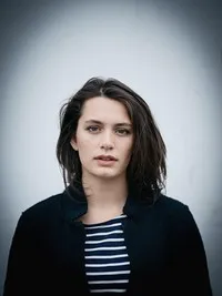 영화배우인 엘라 룸프의 대표 이미지