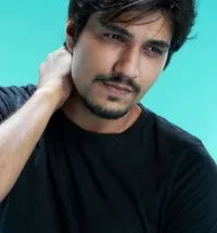 영화배우인 코넬리오 서니의 대표 이미지