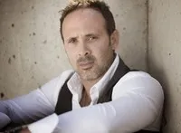 영화배우인 론 바슈의 대표 이미지