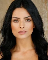 영화배우인 아이슬린 데르베스의 대표 이미지