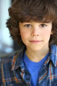 영화배우인 재커리 아서의 대표 이미지