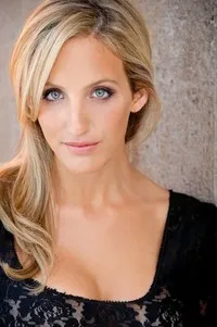 영화배우인 브루크 허턴의 대표 이미지