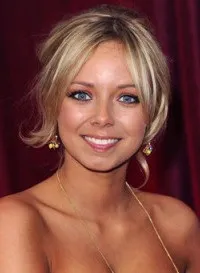 영화배우인 사샤 파킨슨의 대표 이미지