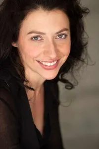 영화배우인 안젤라 디마르코의 대표 이미지