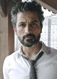 영화배우인 페이야즈 두만의 대표 이미지