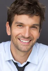 배우인 콜린 오웬스의 대표 이미지