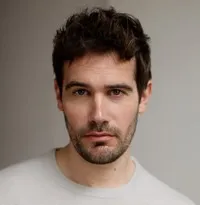 영화배우인 케일렙 롱의 대표 이미지