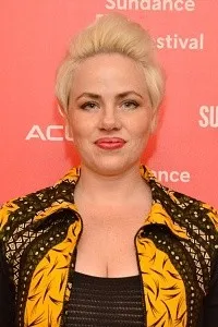 영화배우인 카리네 텔레스의 대표 이미지