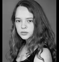 영화배우인 쉬라 하스의 대표 이미지