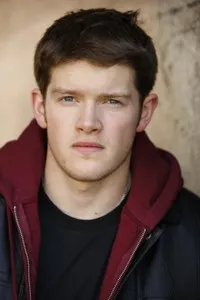 영화배우인 알렉스 맥니콜의 대표 이미지