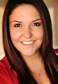 영화배우인 샤이나 러내의 대표 이미지