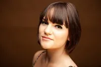 영화배우인 사라 부스의 대표 이미지