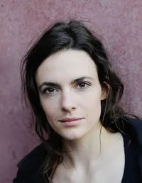 영화배우인 니콜 거든의 대표 이미지