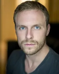 영화배우인 데이비드 엘리어트의 대표 이미지