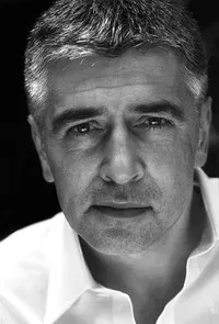 뮤지컬배우인 폴 니비젼의 대표 이미지