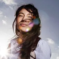 영화배우인 에스라 이날의 대표 이미지