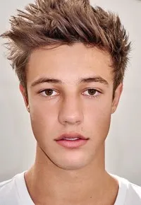 영화배우, 가수인 카메론 달라스의 대표 이미지