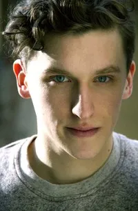 영화배우인 올리버 코니츠니의 대표 이미지