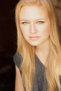 영화배우인 클레어 오코너의 대표 이미지