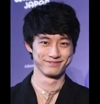 영화배우, 모델인 사카구치 켄타로의 대표 이미지