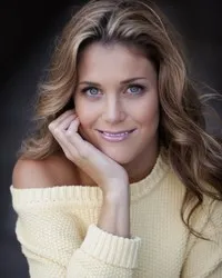 영화배우인 올리라 자크의 대표 이미지