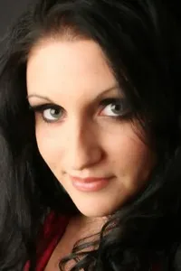 영화배우인 아니카 스트라우스의 대표 이미지